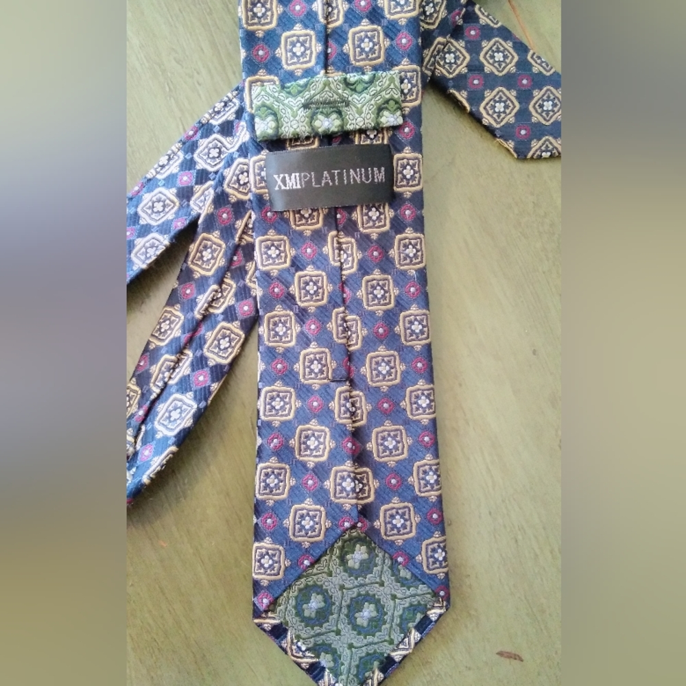 Rolfe Accessories 100% Silk Tie w/Floral Old World Pattern